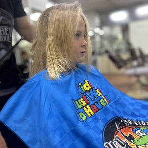 Alternative view of HEY JOE! BARBER CAPE KIDS BLUE | CAPA DE CORTE